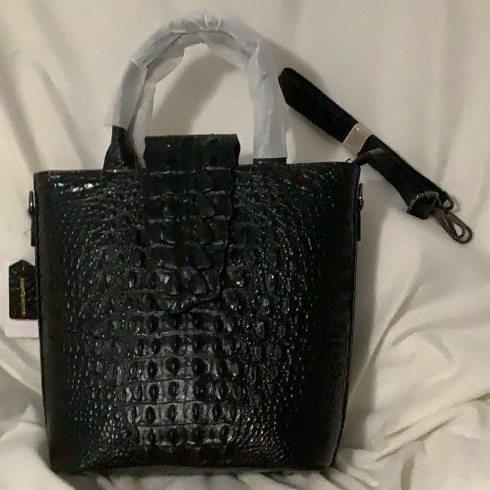 Beautiful genuine leather tote bag   NWT